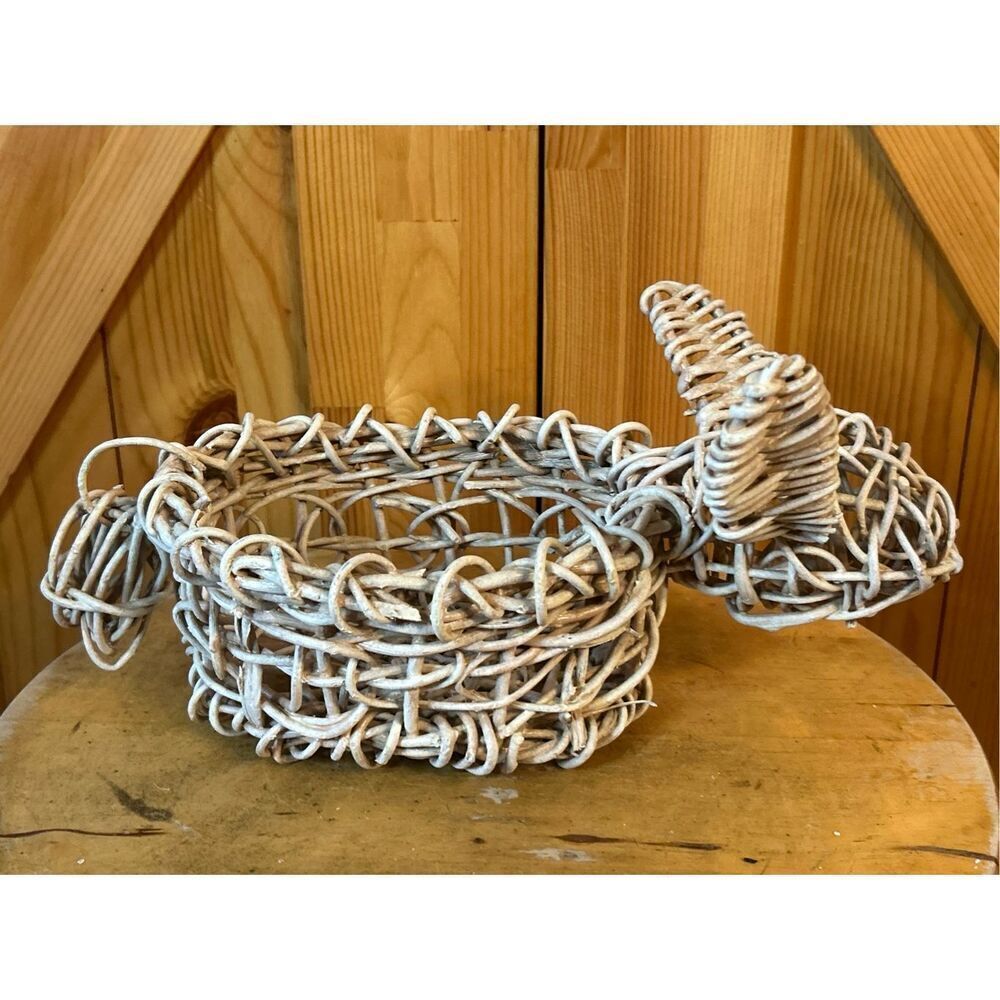 Vintage weaved basket bunny animal (8565)